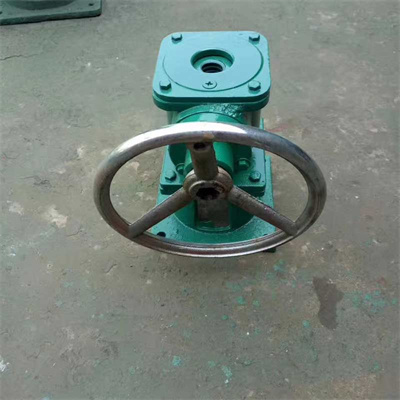 <b>側(cè)搖手輪啟閉機(jī)</b>